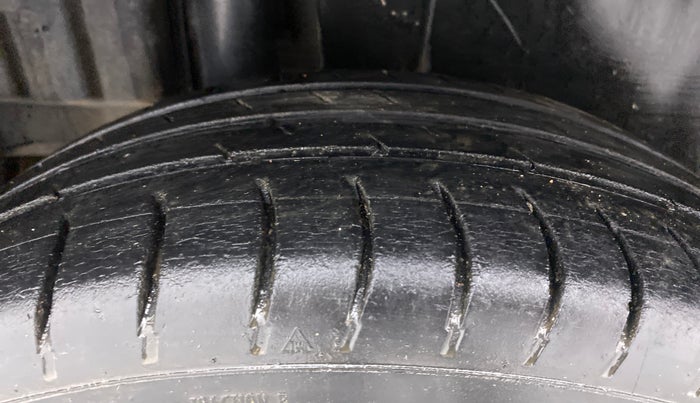 2012 Maruti Swift VXI, Petrol, Manual, 98,988 km, Right Rear Tyre Tread