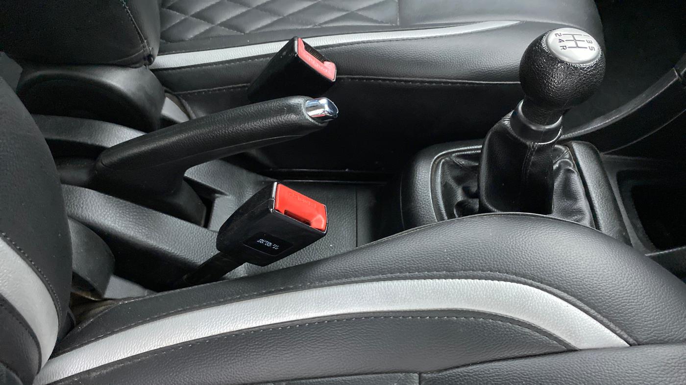 2012 Maruti Swift VXI, Petrol, Manual, 98,988 km, Gear Lever