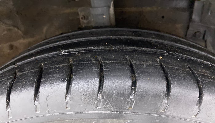 2012 Maruti Swift VXI, Petrol, Manual, 98,988 km, Right Front Tyre Tread