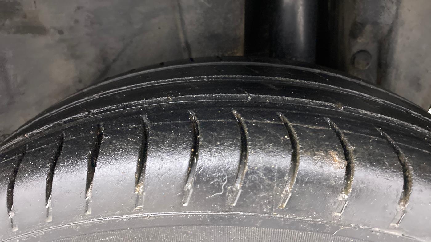 2012 Maruti Swift VXI, Petrol, Manual, 98,988 km, Left Rear Tyre Tread