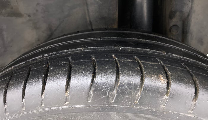2012 Maruti Swift VXI, Petrol, Manual, 98,988 km, Left Rear Tyre Tread
