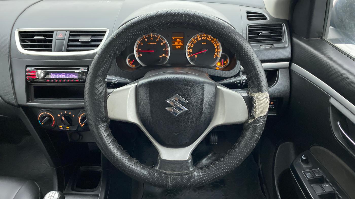 2012 Maruti Swift VXI, Petrol, Manual, 98,988 km, Steering Wheel Close Up