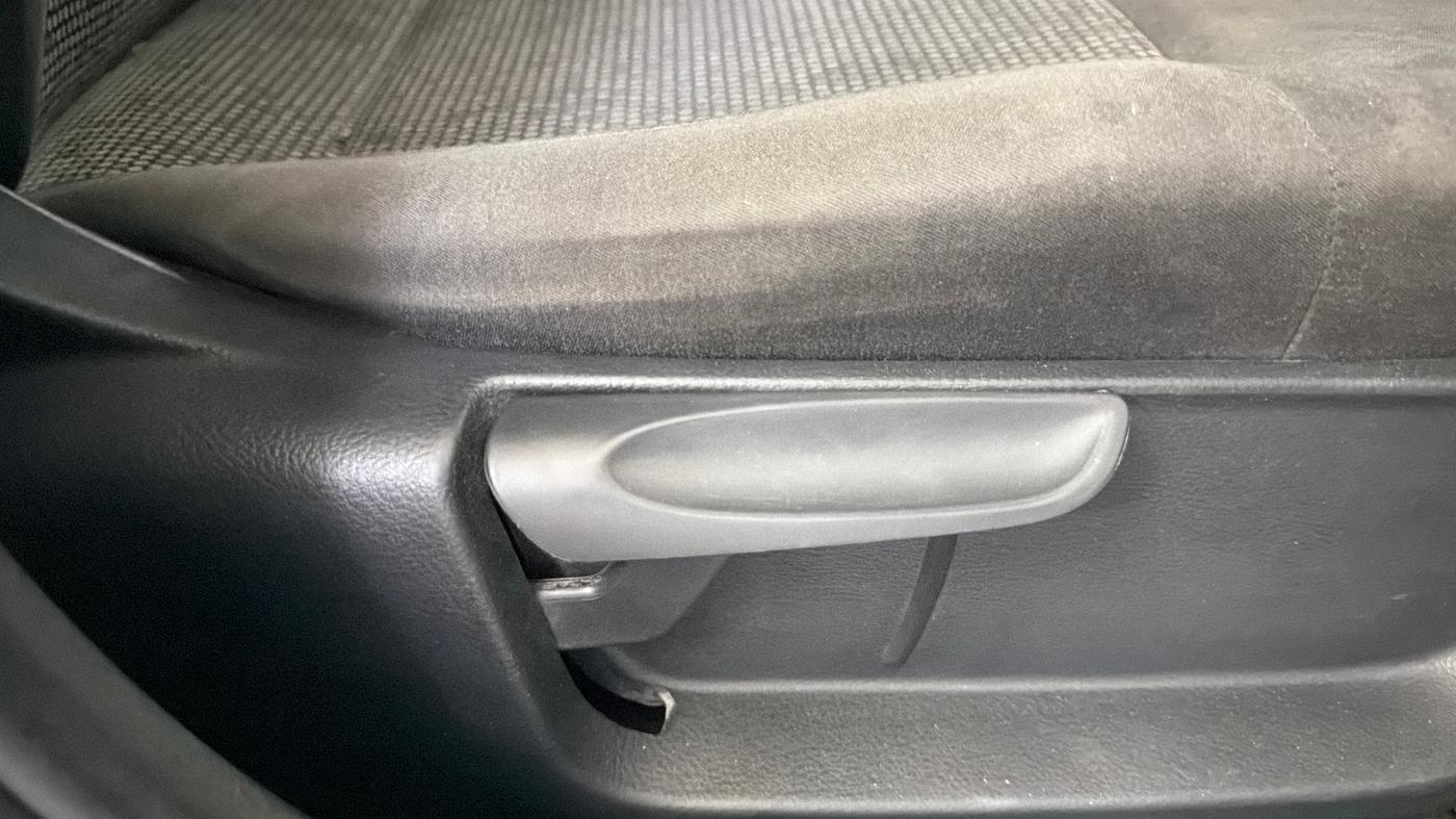 2019 Volkswagen Polo TRENDLINE 1.0L, Petrol, Manual, 48,807 km, Driver Side Adjustment Panel