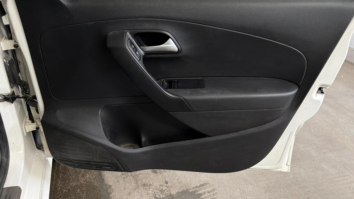 2019 Volkswagen Polo TRENDLINE 1.0L, Petrol, Manual, 48,807 km, Driver Side Door Panels Control