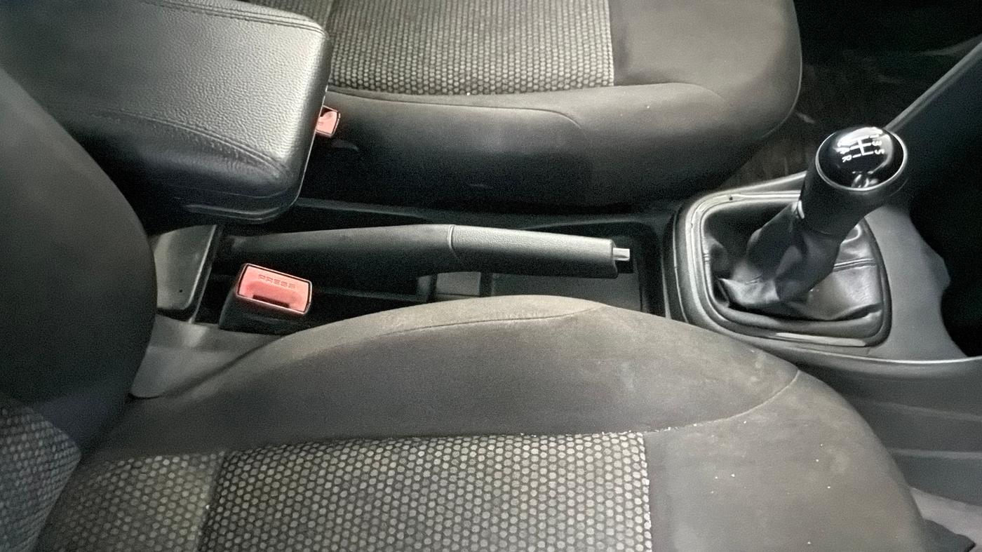 2019 Volkswagen Polo TRENDLINE 1.0L, Petrol, Manual, 48,807 km, Gear Lever