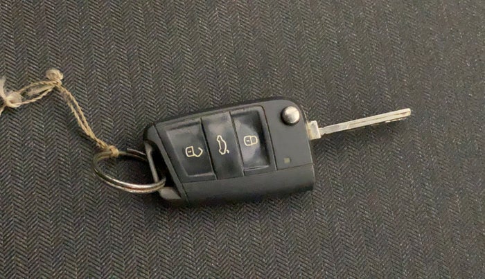 2022 Skoda SLAVIA ACTIVE 1.0L TSI MT, Petrol, Manual, 33,816 km, Key Close Up