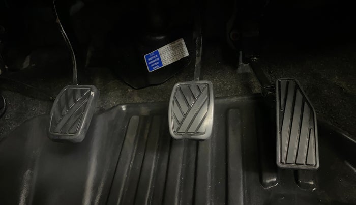 2017 Maruti Baleno DELTA PETROL 1.2, Petrol, Manual, 85,934 km, Pedals