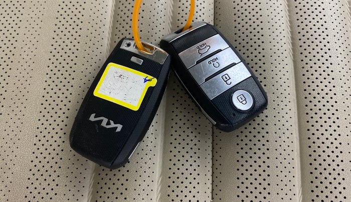 2023 KIA CARENS LUXURY PLUS 1.5 DIESEL AT 7 STR, Diesel, Automatic, 1,27,119 km, Key Close Up