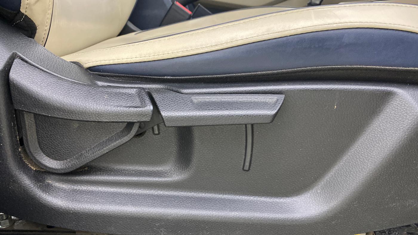 2023 KIA CARENS LUXURY PLUS 1.5 DIESEL AT 7 STR, Diesel, Automatic, 1,27,119 km, Driver Side Adjustment Panel