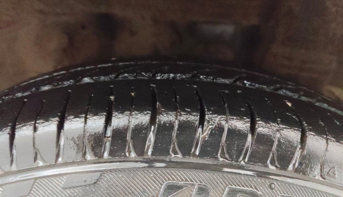 2014 Hyundai Eon ERA +, Petrol, Manual, 81,047 km, Left Rear Tyre Tread