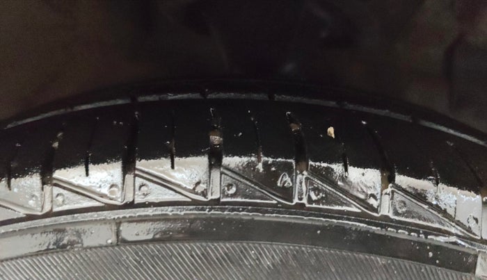 2014 Hyundai Eon ERA +, Petrol, Manual, 81,047 km, Right Front Tyre Tread