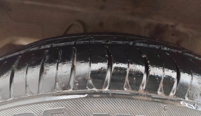 2014 Hyundai Eon ERA +, Petrol, Manual, 81,047 km, Right Rear Tyre Tread