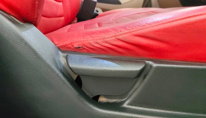 2014 Hyundai Eon ERA +, Petrol, Manual, 81,047 km, Driver Side Adjustment Panel