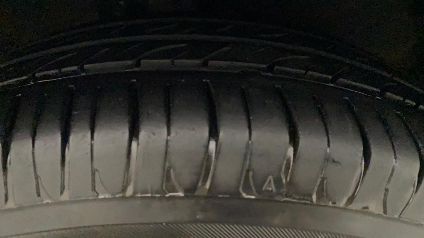 2015 Maruti Celerio VXI CNG, CNG, Manual, 53,514 km, Right Front Tyre Tread