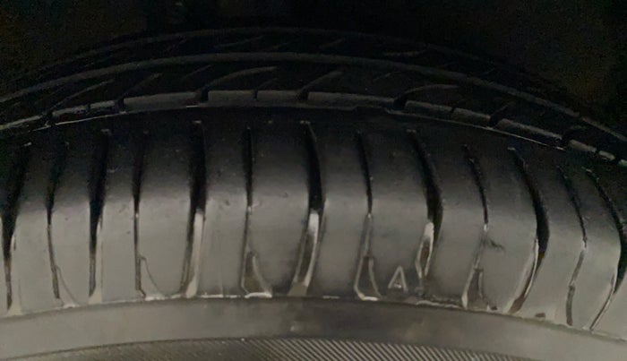 2015 Maruti Celerio VXI CNG, CNG, Manual, 53,514 km, Right Front Tyre Tread