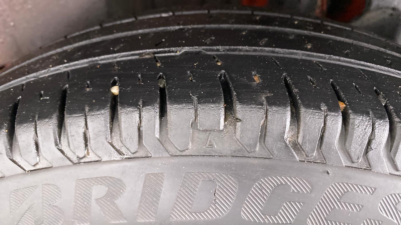 2019 Maruti Swift VXI D, Petrol, Manual, 36,459 km, Left Rear Tyre Tread