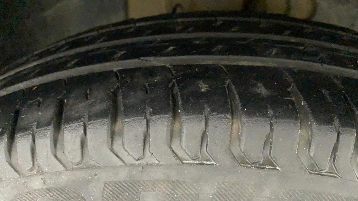 2021 Tata ALTROZ XE PETROL, Petrol, Manual, 21,339 km, Right Front Tyre Tread