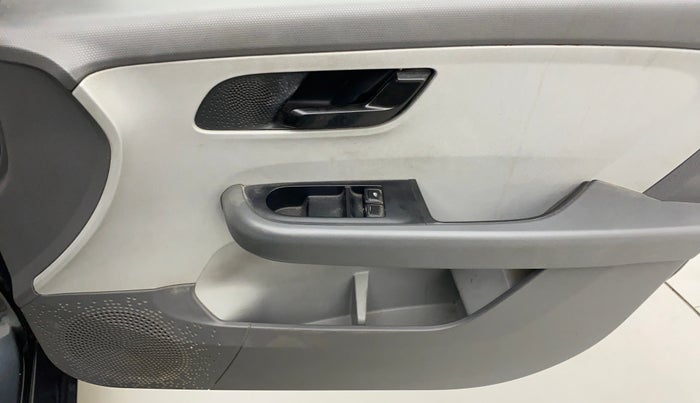 2021 Tata ALTROZ XE PETROL, Petrol, Manual, 21,339 km, Driver Side Door Panels Control