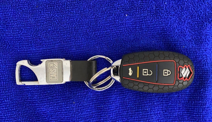 2021 Maruti Ciaz ALPHA 1.5 SHVS PETROL, Petrol, Manual, 30,199 km, Key Close Up