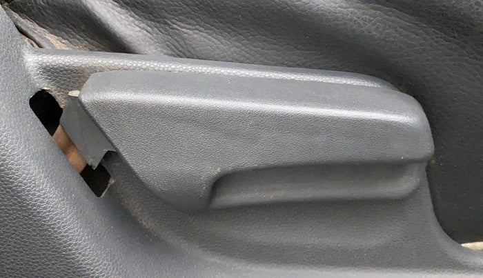 2010 Maruti Ritz LXI, Petrol, Manual, 53,142 km, Driver Side Adjustment Panel