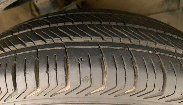 2010 Maruti Ritz LXI, Petrol, Manual, 53,142 km, Right Front Tyre Tread