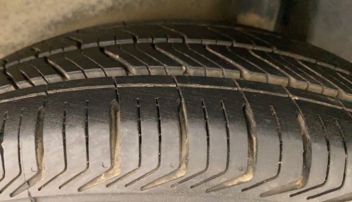 2010 Maruti Ritz LXI, Petrol, Manual, 53,142 km, Left Rear Tyre Tread
