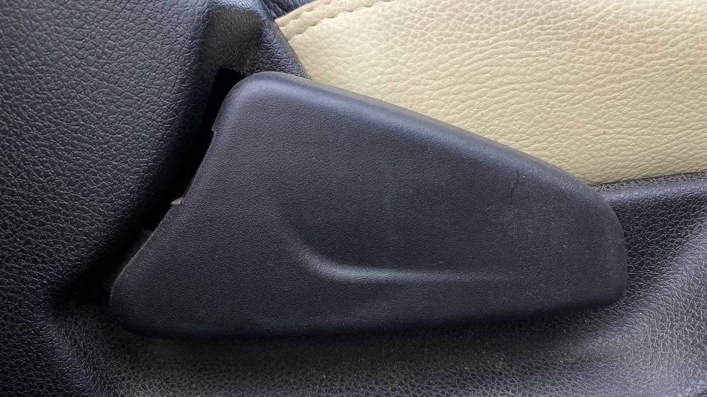 2020 Renault Kwid RXT 1.0 AMT (O), Petrol, Automatic, 57,399 km, Driver Side Adjustment Panel