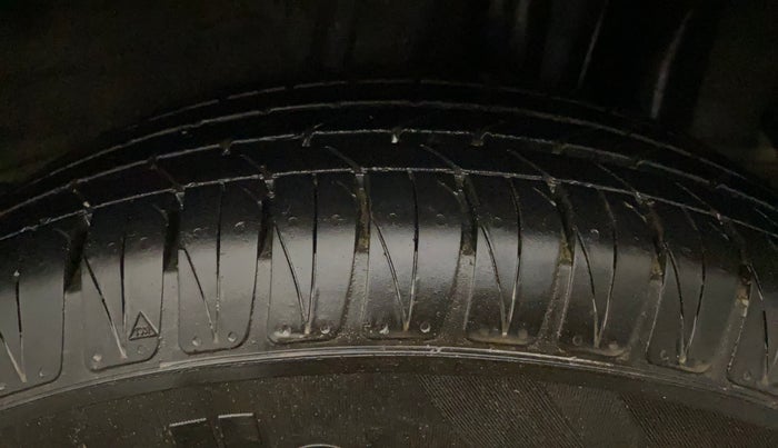 2022 KIA SONET HTX ANNIVERSARY EDITION 1.0 IMT, Petrol, Manual, 17,112 km, Left Rear Tyre Tread