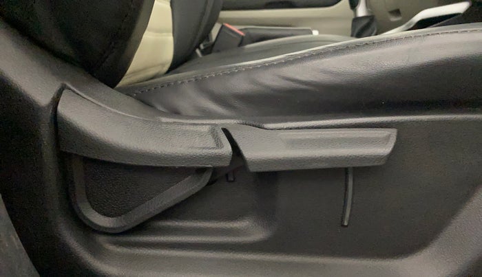 2022 KIA SONET HTX ANNIVERSARY EDITION 1.0 IMT, Petrol, Manual, 17,112 km, Driver Side Adjustment Panel