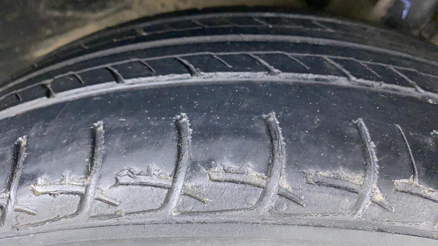 2016 Maruti Baleno DELTA PETROL 1.2, Petrol, Manual, 37,078 km, Right Front Tyre Tread