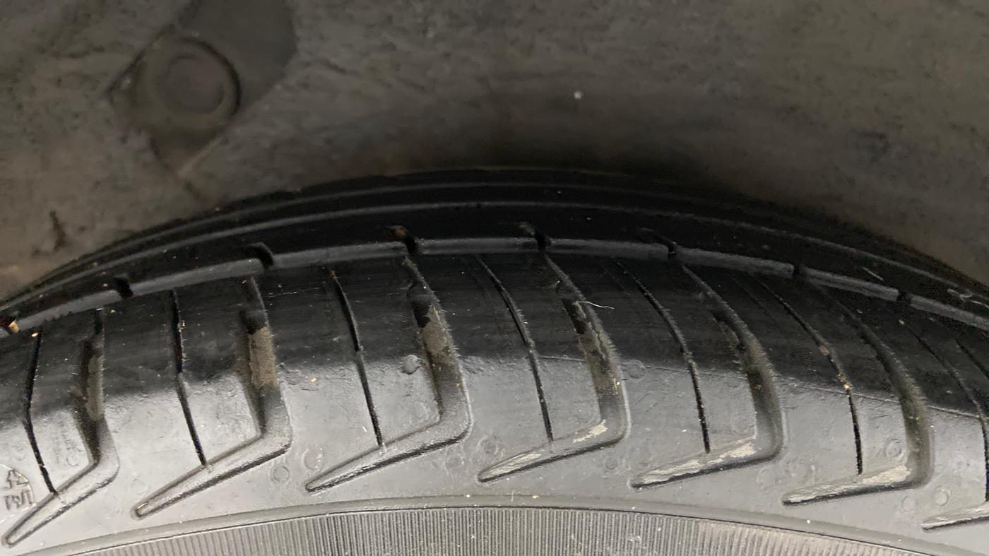 2010 Hyundai i10 SPORTZ 1.2, Petrol, Manual, 1,23,517 km, Right Rear Tyre Tread
