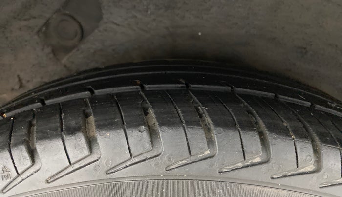 2010 Hyundai i10 SPORTZ 1.2, Petrol, Manual, 1,23,517 km, Right Rear Tyre Tread