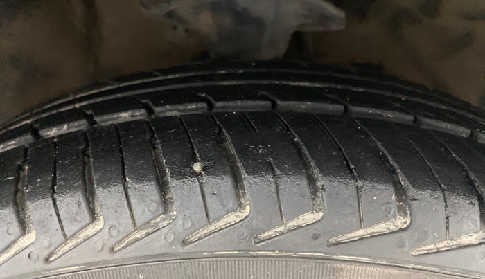 2010 Hyundai i10 SPORTZ 1.2, Petrol, Manual, 1,23,517 km, Right Front Tyre Tread