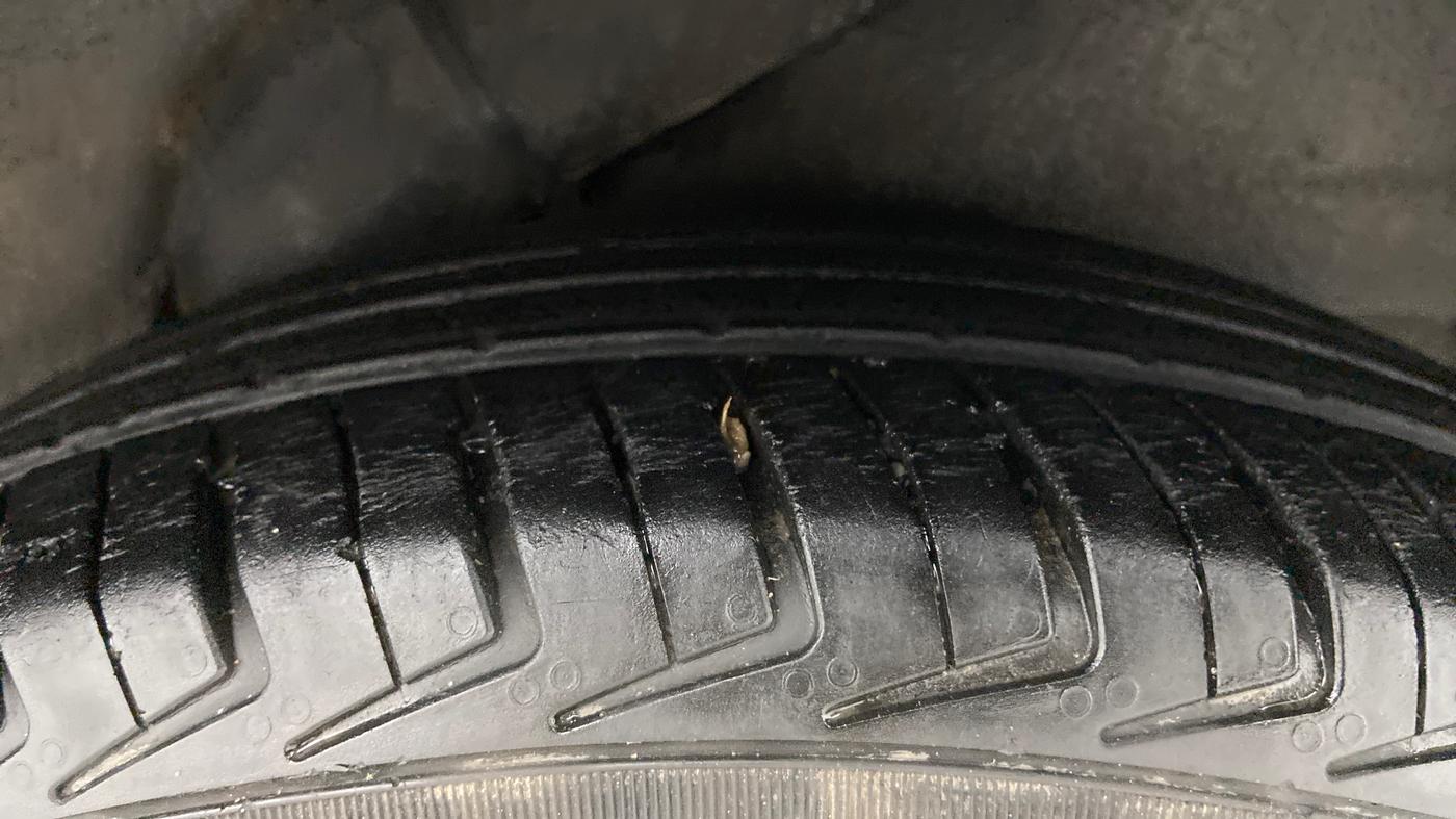 2010 Hyundai i10 SPORTZ 1.2, Petrol, Manual, 1,23,517 km, Left Rear Tyre Tread