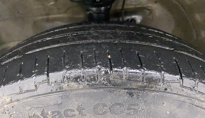 2012 Maruti Wagon R 1.0 VXI, Petrol, Manual, 30,121 km, Left Front Tyre Tread