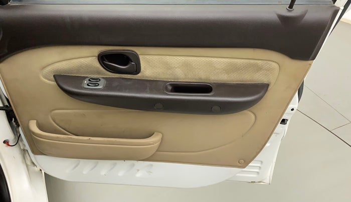 2011 Hyundai Santro Xing GLS, Petrol, Manual, 49,535 km, Driver Side Door Panels Control