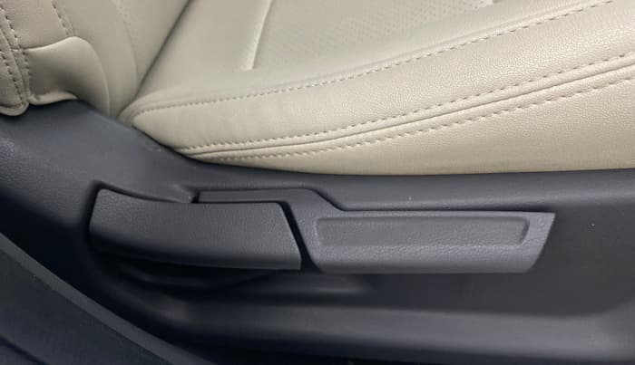 2022 Hyundai GRAND I10 NIOS ASTA AMT 1.2 KAPPA VTVT, Petrol, Automatic, 20,595 km, Driver Side Adjustment Panel
