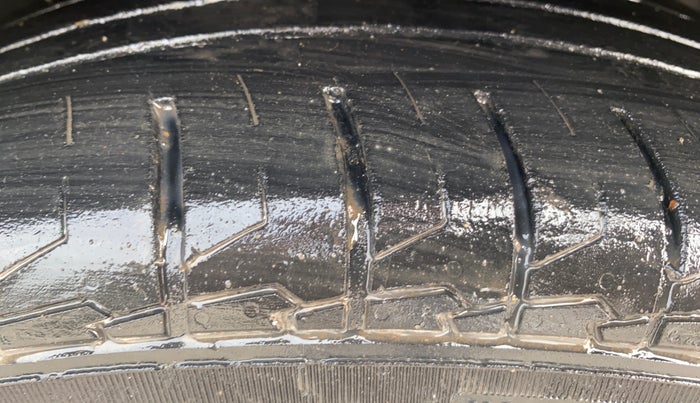 2022 Skoda SLAVIA ACTIVE 1.0L TSI MT, Petrol, Manual, 75,166 km, Right Front Tyre Tread