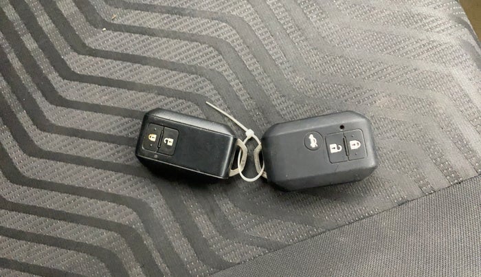2018 Maruti Swift ZXI AMT, Petrol, Automatic, 38,120 km, Key Close Up