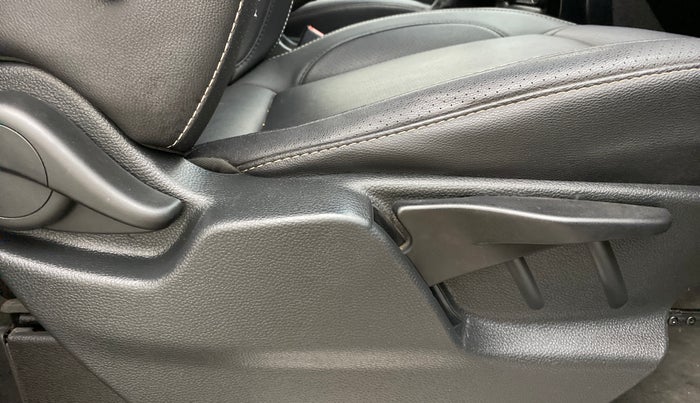 2017 Tata Hexa Varicor 400 XTA, Diesel, Automatic, 76,171 km, Driver Side Adjustment Panel
