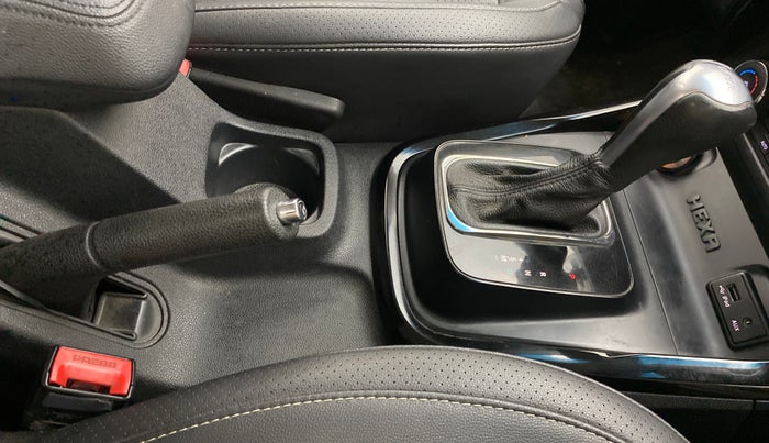 2017 Tata Hexa Varicor 400 XTA, Diesel, Automatic, 76,171 km, Gear Lever