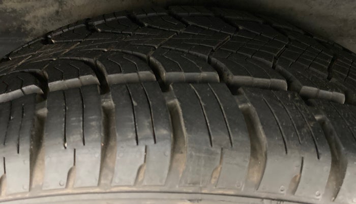 2017 Tata Hexa Varicor 400 XTA, Diesel, Automatic, 76,171 km, Right Rear Tyre Tread