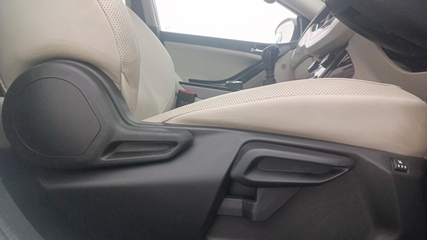 2022 Tata NEXON XZ PLUS (PREMIUM) PETROL, Petrol, Manual, 37,379 km, Driver Side Adjustment Panel