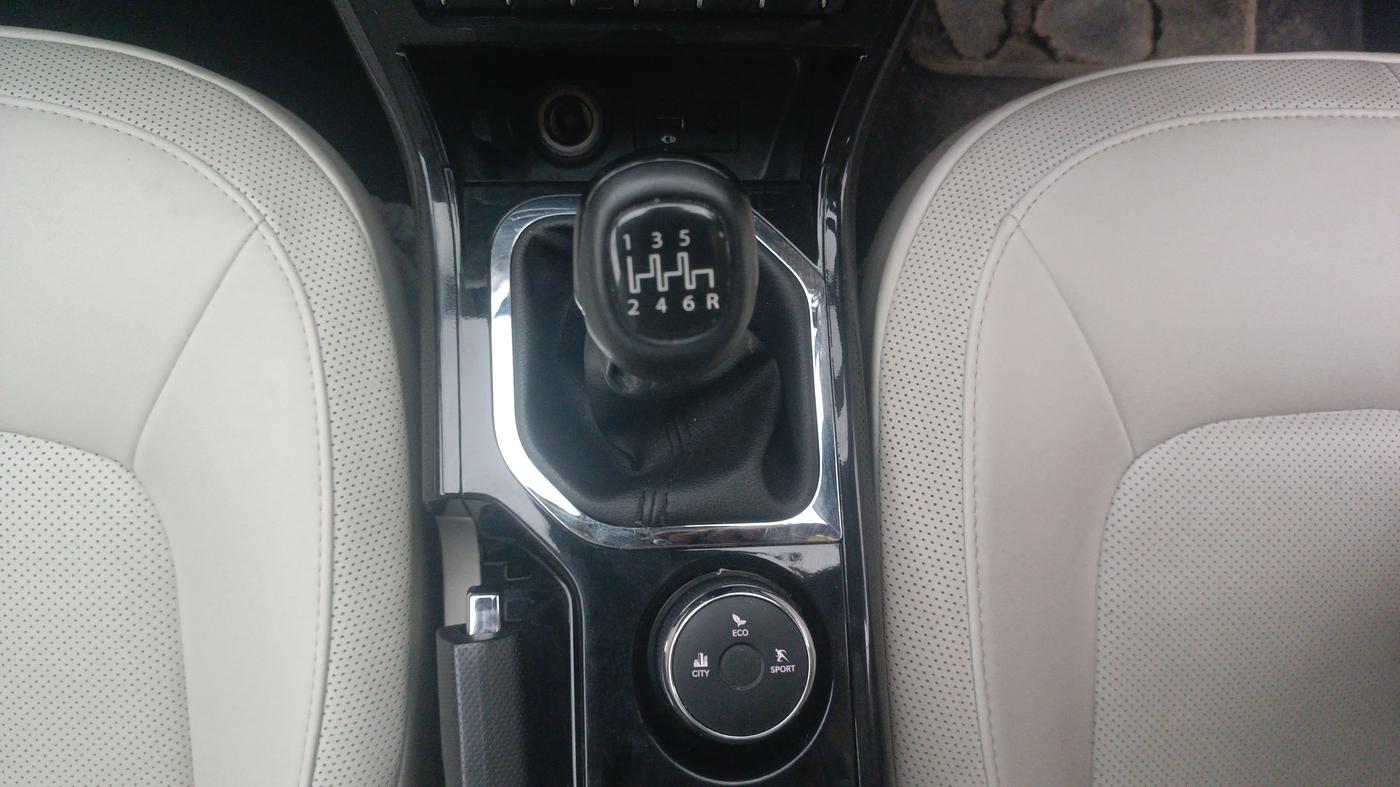 2022 Tata NEXON XZ PLUS (PREMIUM) PETROL, Petrol, Manual, 37,379 km, Gear Lever