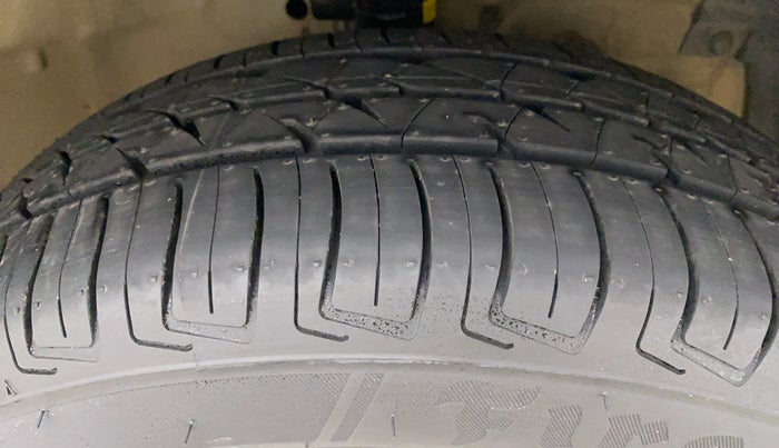 2014 Maruti Swift Dzire ZXI, Petrol, Manual, 16,143 km, Right Front Tyre Tread
