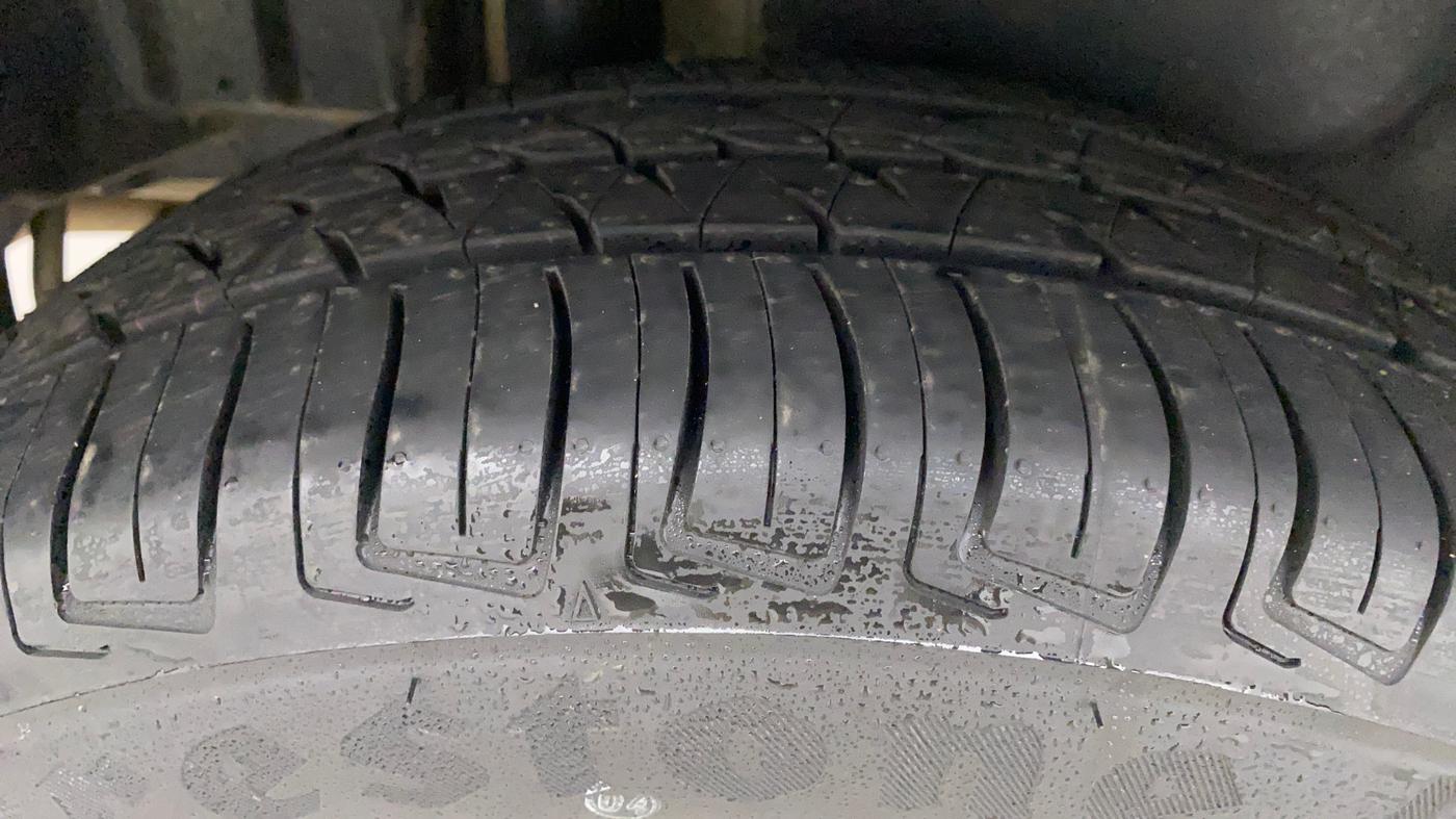 2014 Maruti Swift Dzire ZXI, Petrol, Manual, 16,143 km, Right Rear Tyre Tread