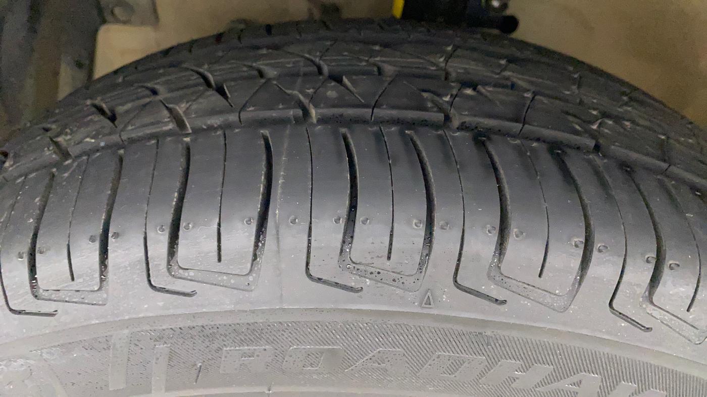 2014 Maruti Swift Dzire ZXI, Petrol, Manual, 16,143 km, Left Front Tyre Tread