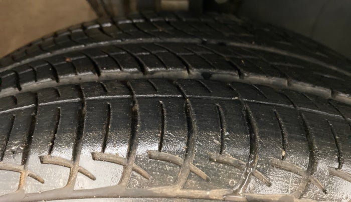 2021 Volkswagen Polo COMFORTLINE 1.0 TSI AT, Petrol, Automatic, 5,900 km, Right Front Tyre Tread