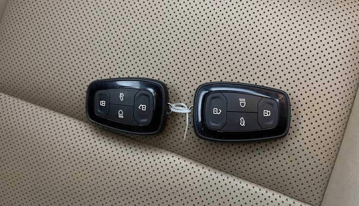 2022 Tata PUNCH CREATIVE 1.2 AMT KAZIRANGA EDITION , Petrol, Automatic, 24,884 km, Key Close Up