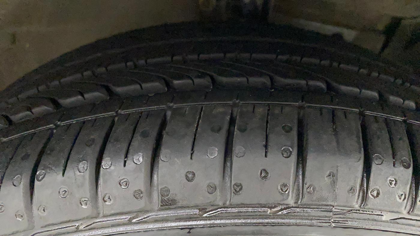 2020 Maruti Ciaz ALPHA  AT 1.5 SHVS PETROL, Petrol, Automatic, 61,972 km, Right Front Tyre Tread